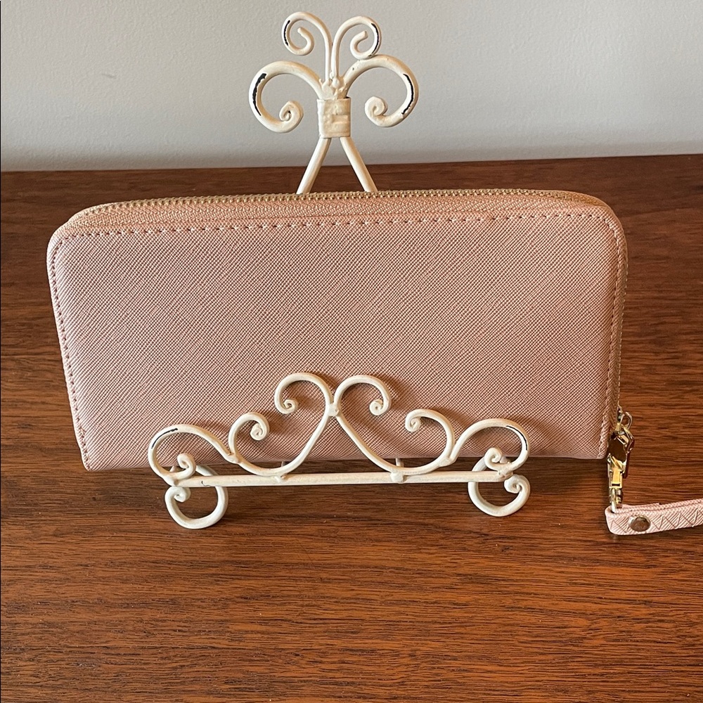 ⭐️NEW Pink Zip-Around Wallet
